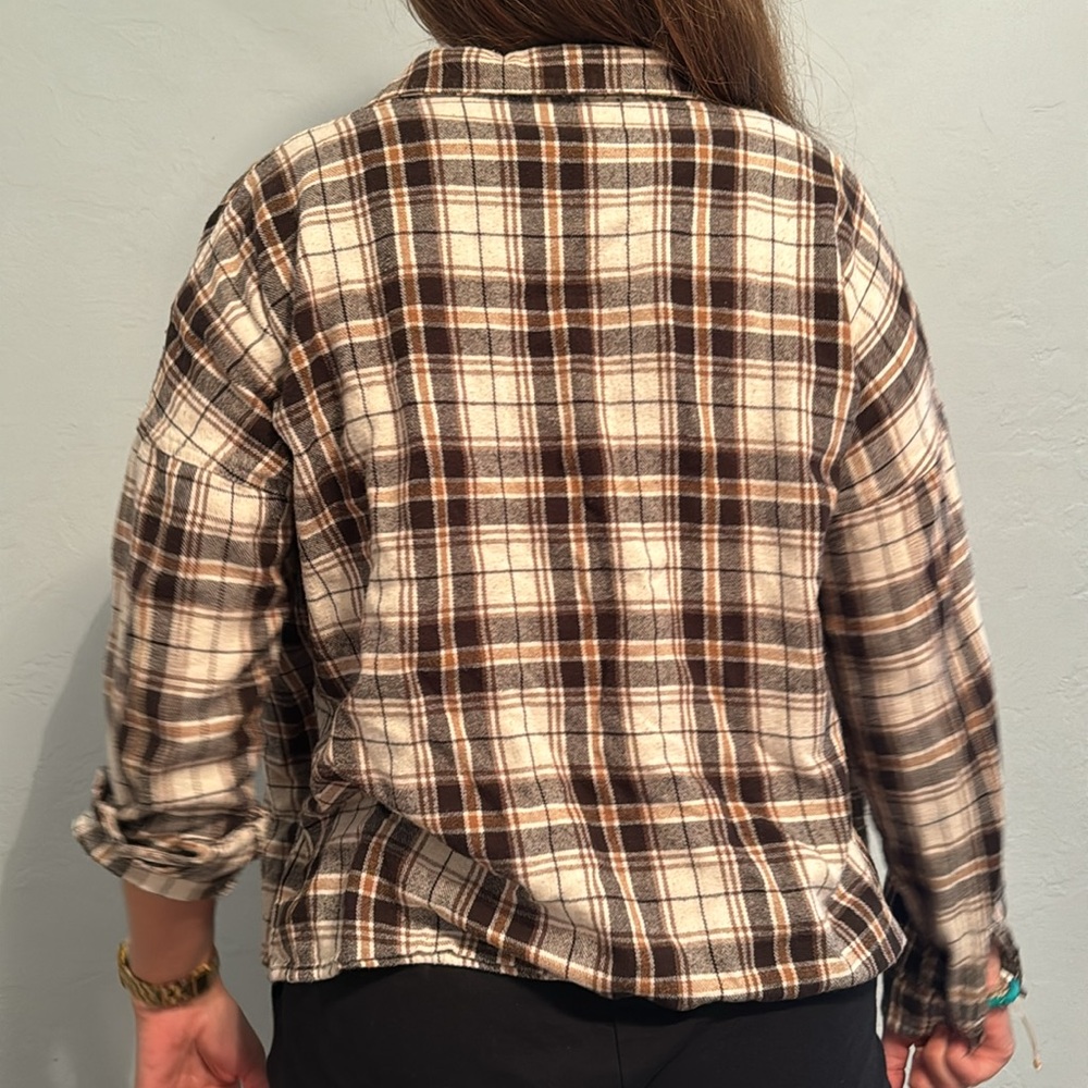 Brown/white cropped flannel - Picture 2 of 3